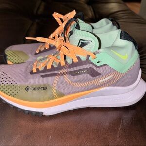 Nike Trail Shoes with Tangerine and Mint Green Highlights Sz 7